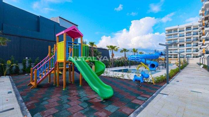 Beachfront Flats with Resort-Style Amenities in Antalya Finike