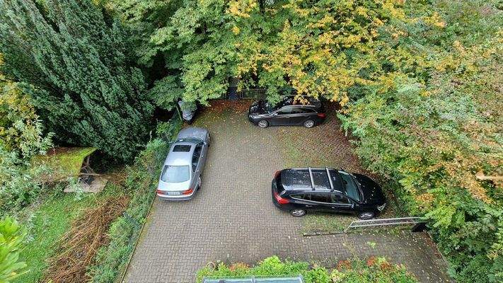 Stellplätze hinter dem haus