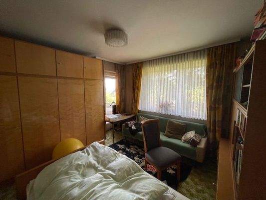 Schlafzimmer m. Balkonzugang