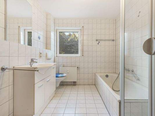 Badezimmer mit Waschmaschinenanschluss