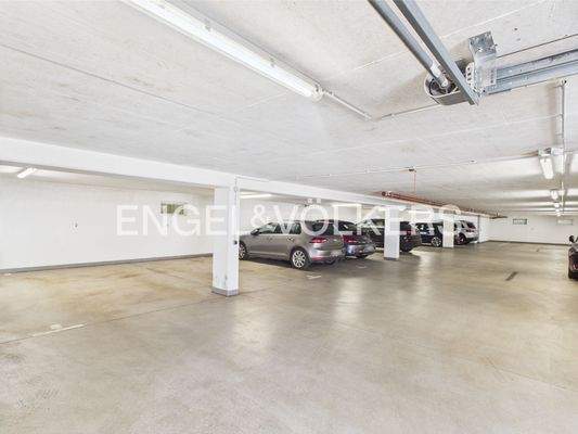 Tiefgaragenstellplätze vorhanden