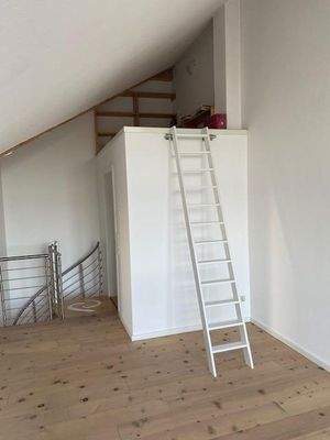 Begehbarer Schrank mit Empore