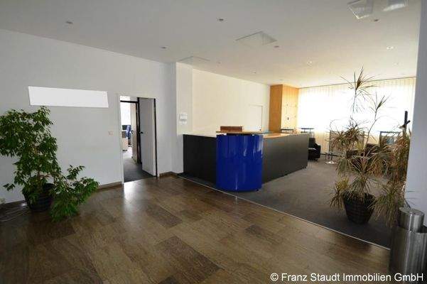 Großzügiges Eingangsfoyer