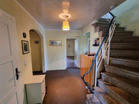 Diele mit Treppe DG