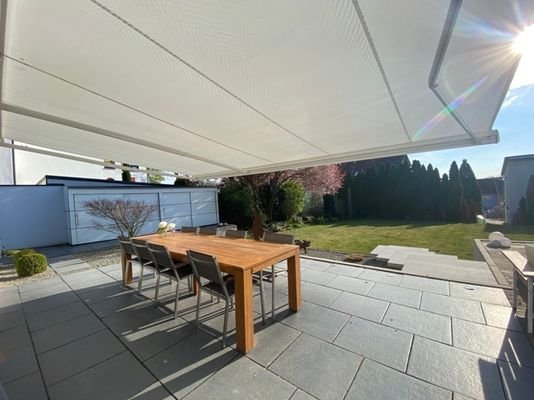 Terrrassen und Gartenansicht vom Wohnzimmer