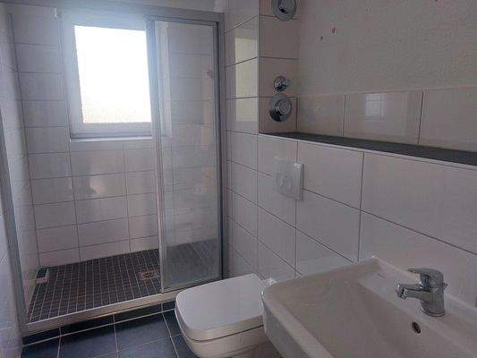 4 Tageslichtbad mit Dusche