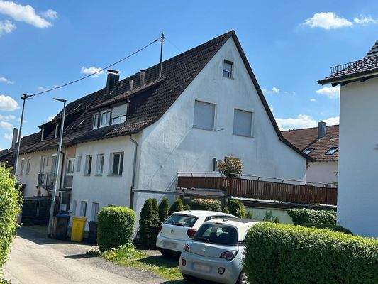 Hausansicht und Garage