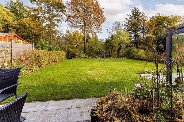 Terrasse neben dem Wintergarten