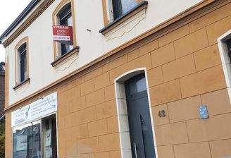 Gebäudeansicht Straße