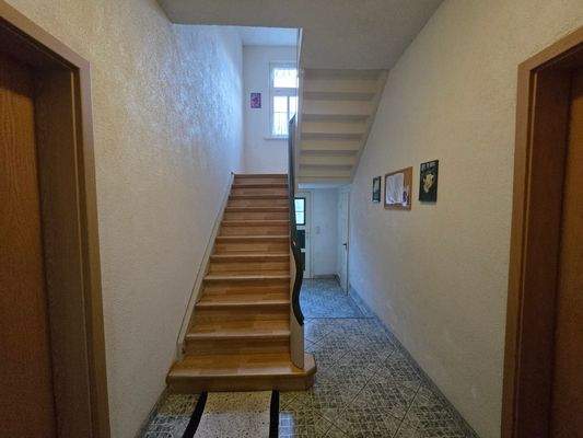 Hausflur Blick Richtung Hinterausgang