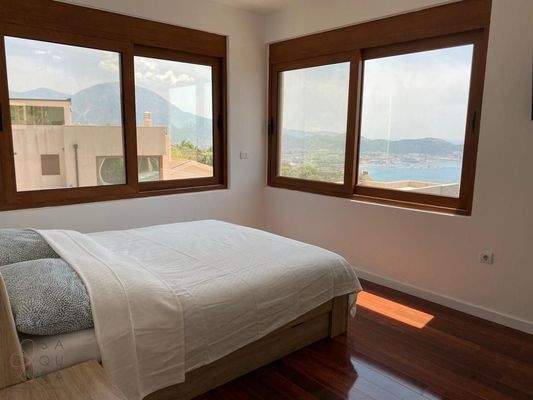 0EDC3AA2-2B0E-4829-B56B-A98C8039AE28