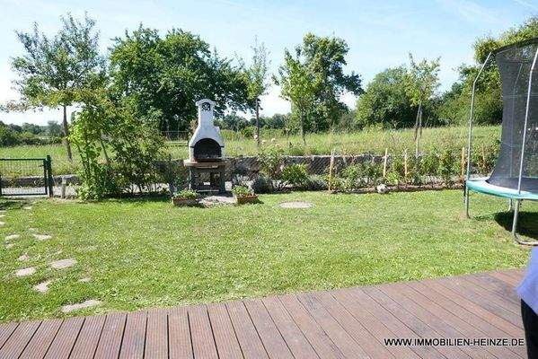 viele Grünanlagen hinter dem eigenen Gartenanteil