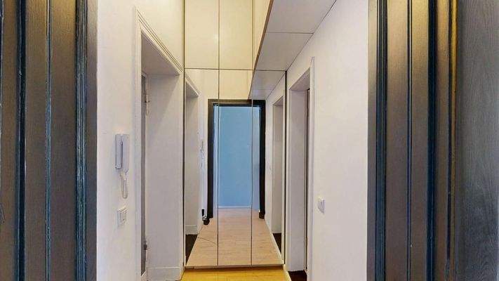 Flur mit Einbauschrank