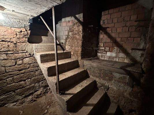 KG |&nbsp;Keller unter Scheune |&nbsp;Treppe