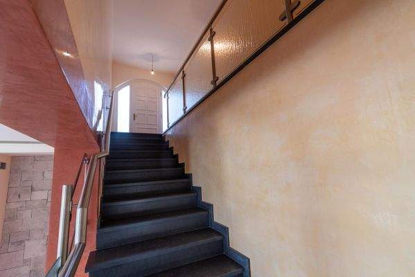 Treppe ins Obergeschoss