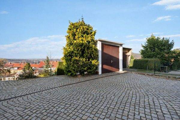 Garage & Freiplätze