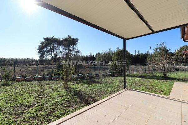 Detached House with Forest Views in Antalya Kepez