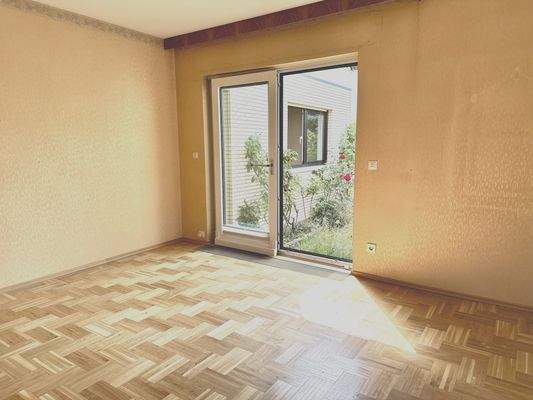 Essbereich mit Zugang zum Garten