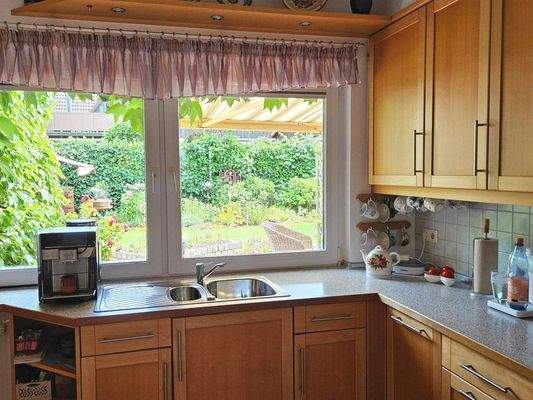 Küche mit Einbauküche