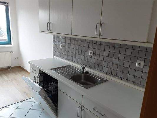 Küche mit Einbauküche.jpg