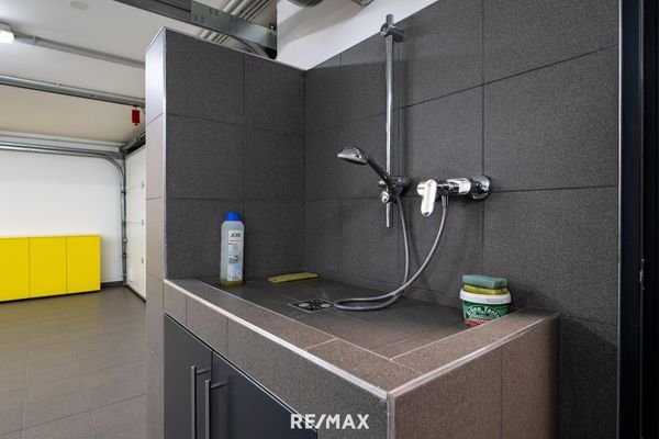 Waschbecken in der Garage