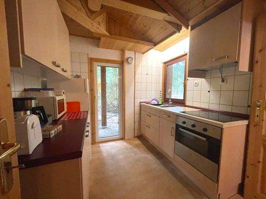 Küche/Einbauküche mit Ausgang zur Terrasse