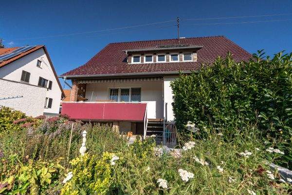 Objektansicht mit Garten