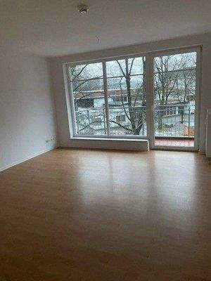 Wohnzimmer mit Balkon 