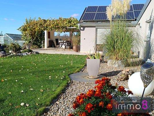 Freisitz und Terrasse im herbstlichen Ambiente