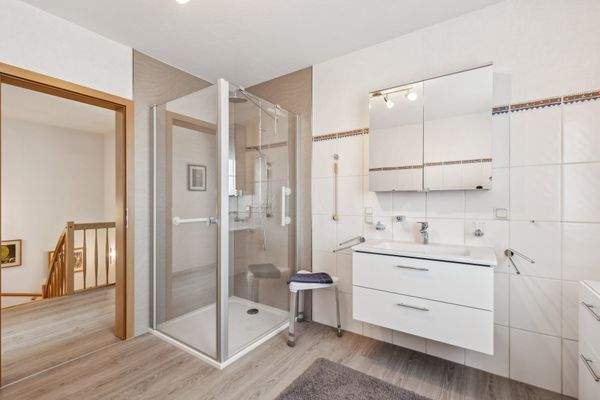 Bad Wohneinheit links