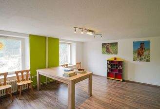 Großes Zimmer im EG - KI-generiert