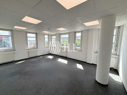 großes Büro - JLL