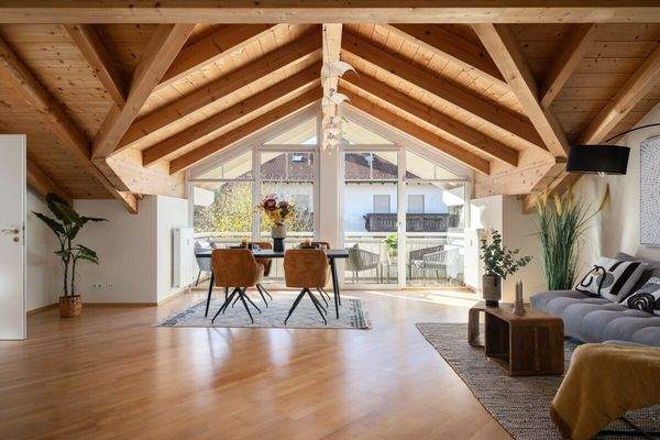 Wohntraum unter Sichtholzdecke