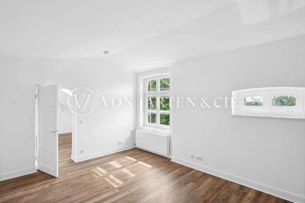 backbone_508834-A_040_HD