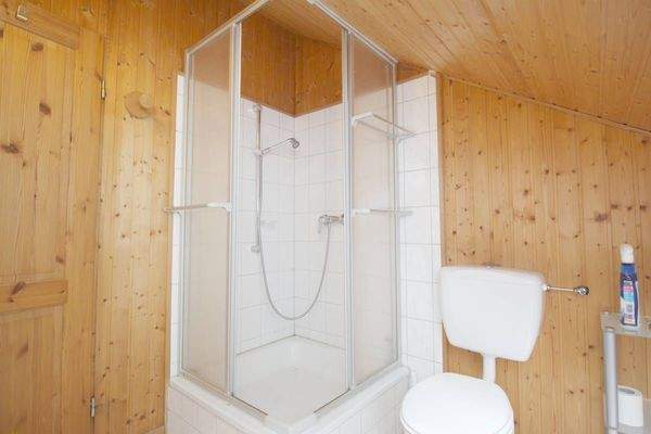 Blick auf Dusche DG Nebengebäude