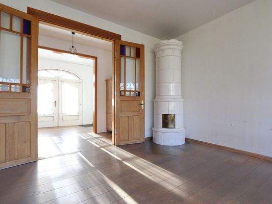 Wohnzimmer mit Kamin