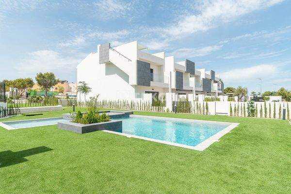 Contemporary Apartments near Amenities in Los Altos Torrevieja