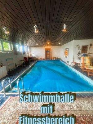 Schwimmhalle