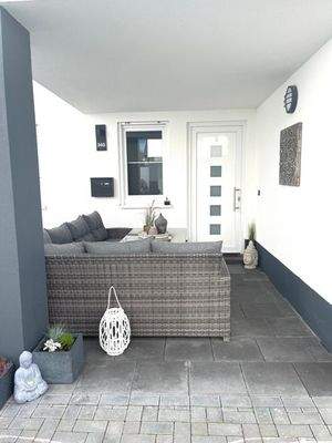 Sitzecke vor dem Haus