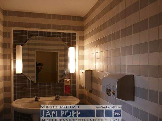 Toiletten im Kellergeschoß