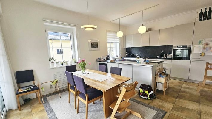 Moderne Einbauküche, Hochwertige 3-Zimmerwohnung mit Carport