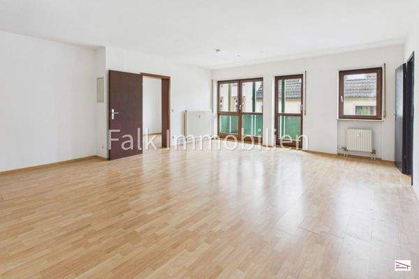 großer offener Wohn-/Essbereich