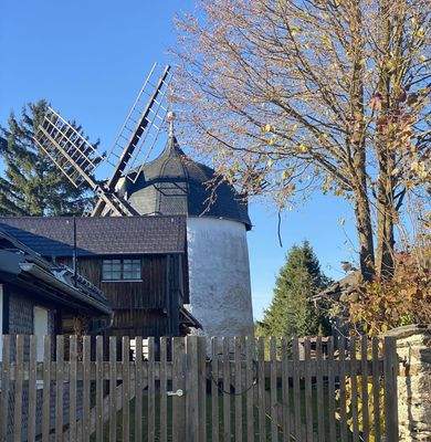 hist. Windmühle in Ortslage