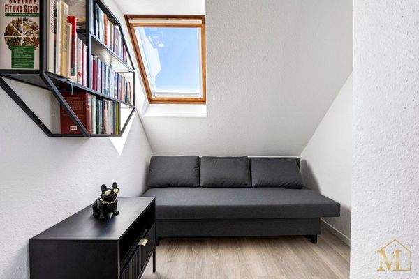 Schlafnische mit ausziehbarer Schlafcouch