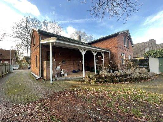 Außenansicht Mehrfamilienhaus hinten