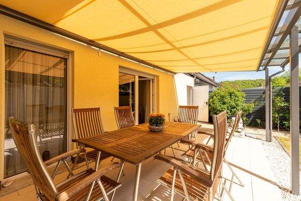 Terrasse mit Überdachung 