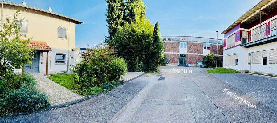 Spielstrase mit Schule u. KITA