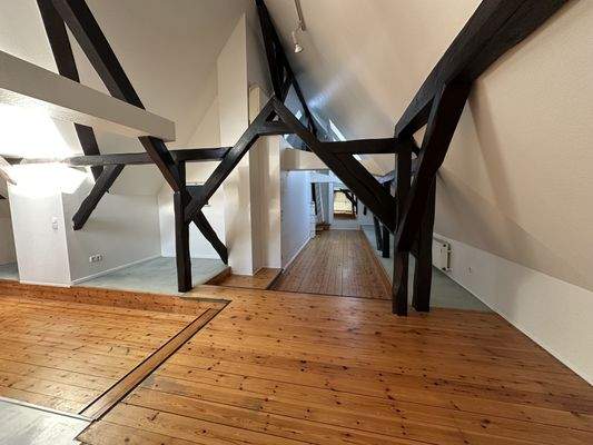 Blick in Richtung Küche, Bad und SZ