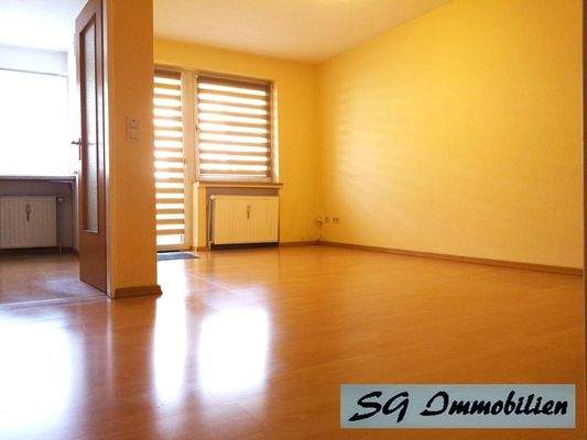 Küche und Wohnzimmer