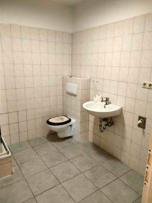 Bad / WC / Waschtisch / WM-Anschluss